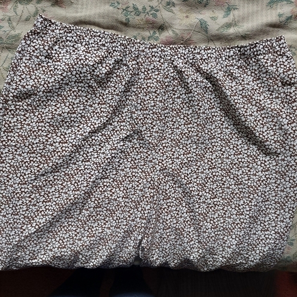 Alia Women's Brown/White Floral Capri - Picture 2 of 11